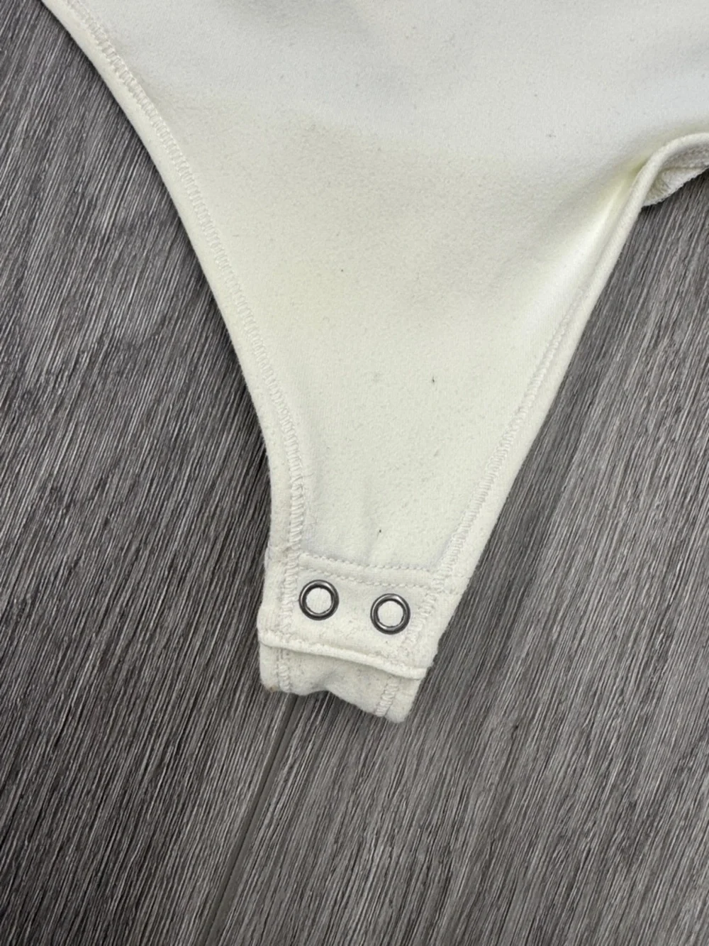 Abercrombie & Fitch Cream Scoop Neck Short Sleeve Bodysuit - Picture 3 of 4
